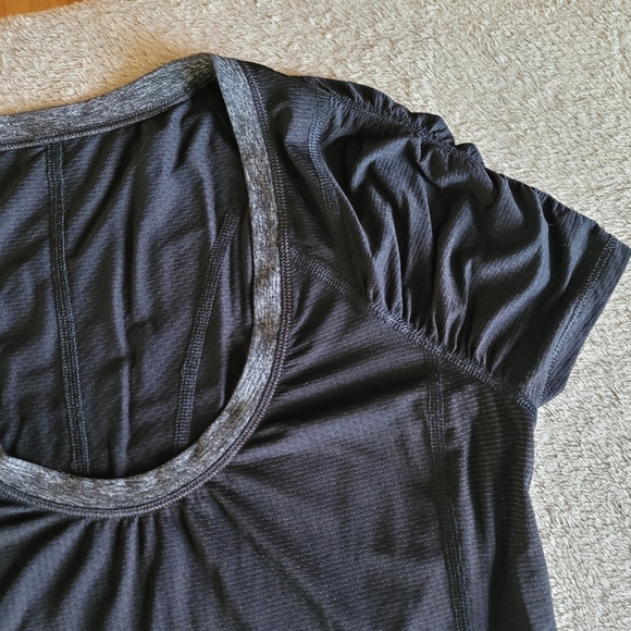 Lululemon scoop neck t-shirt size 6 - Picture 6 of 13